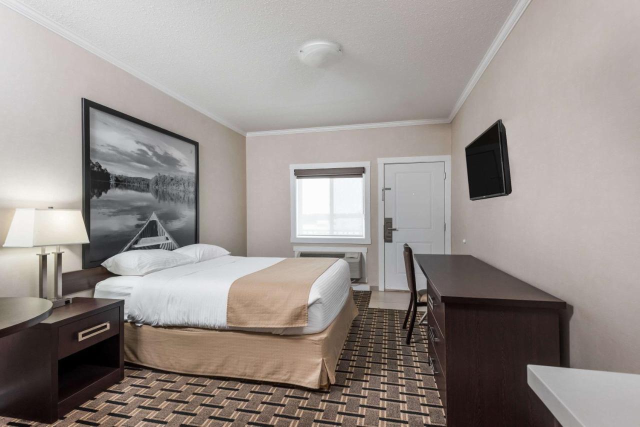 Super 8 By Wyndham Watrous Μοτέλ Εξωτερικό φωτογραφία